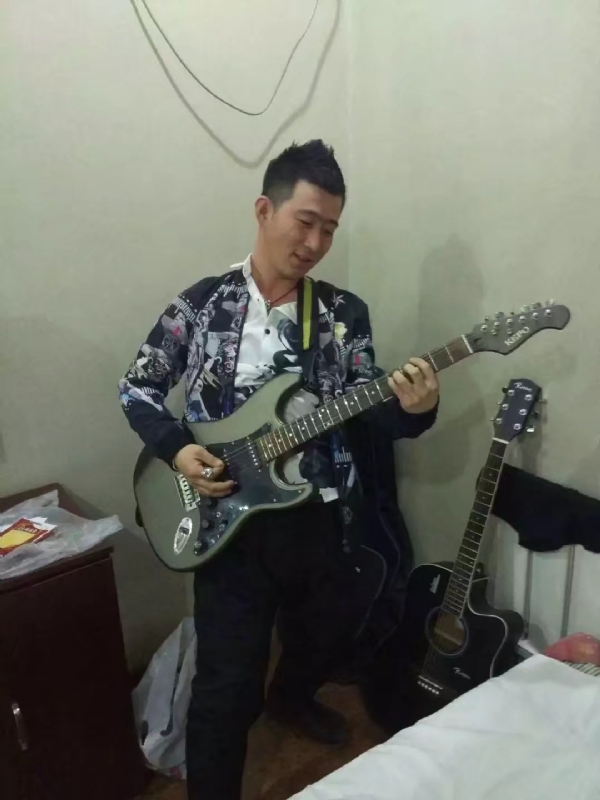 小吉他的第一张照片--上饶相亲服务中心
