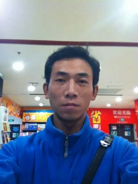 青草地溪水边的第一张照片--上饶相亲服务中心