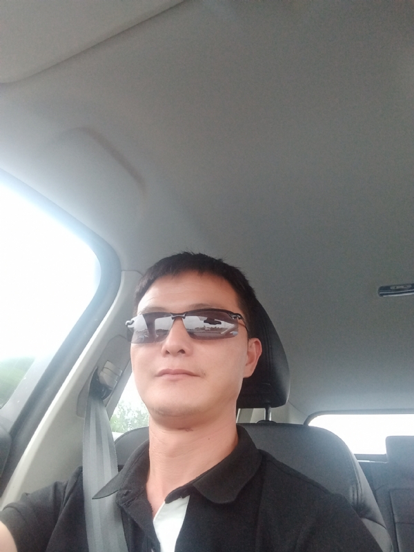 孤独的男人的第一张照片--上饶相亲服务中心