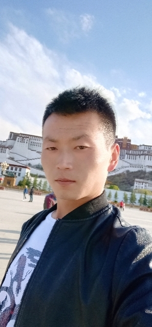 阳光下的小草的第二张照片--上饶相亲服务中心