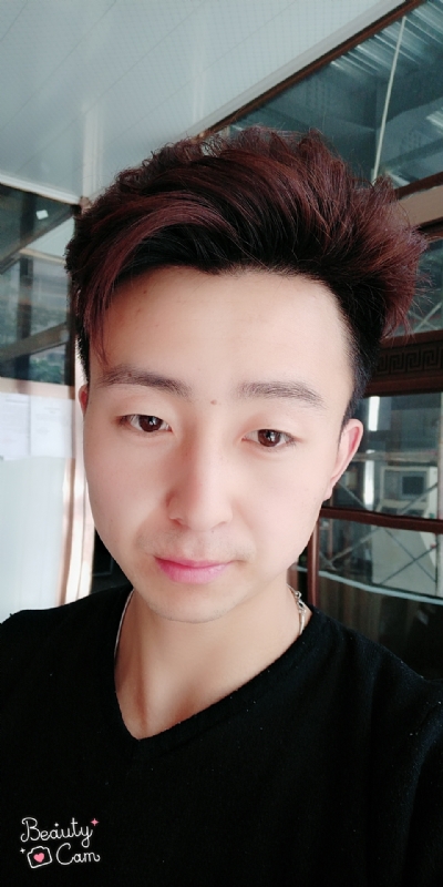 拼命微笑的第三张照片--上饶相亲服务中心