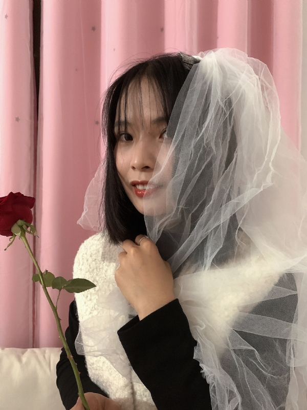 持紫菜包饭的女孩的第一张照片--上饶相亲服务中心