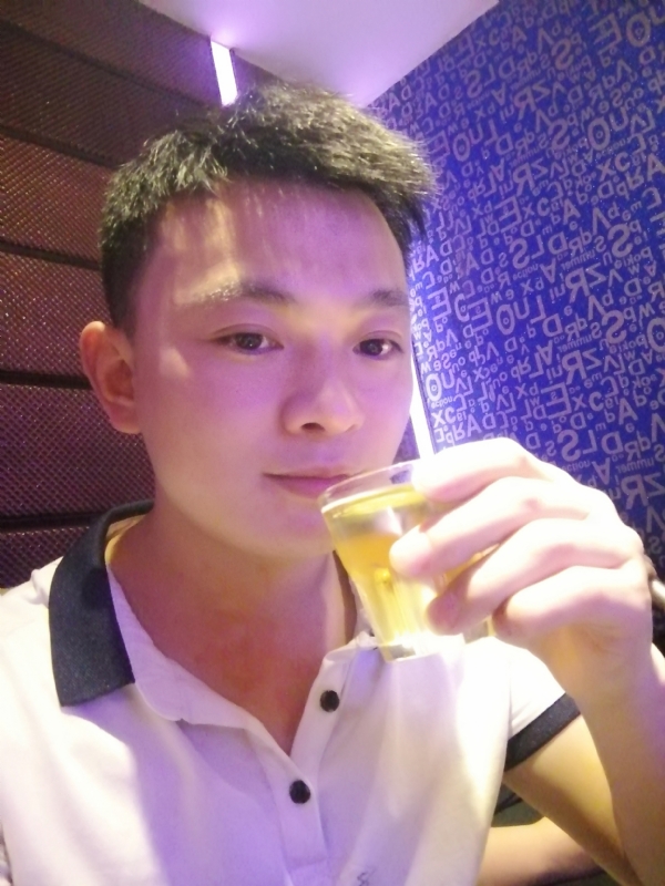 幸福的拥抱的第一张照片--上饶相亲服务中心