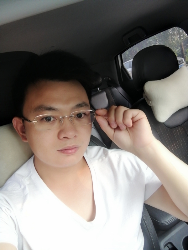 幸福的拥抱的第二张照片--上饶相亲服务中心