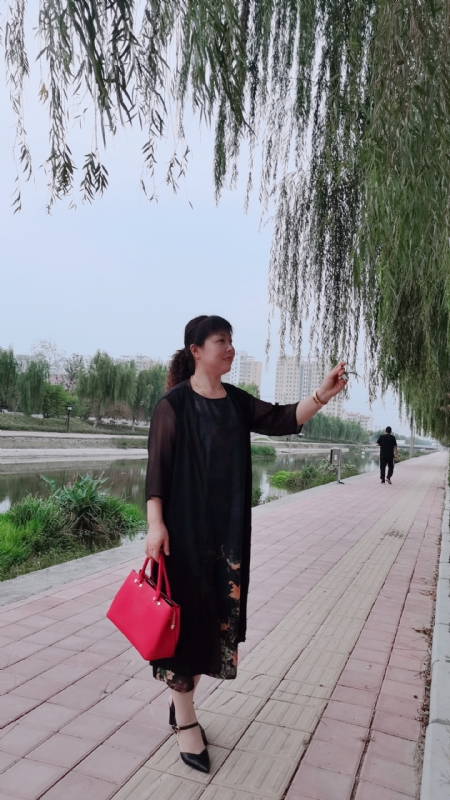 周本玲的第一张照片--上饶相亲服务中心