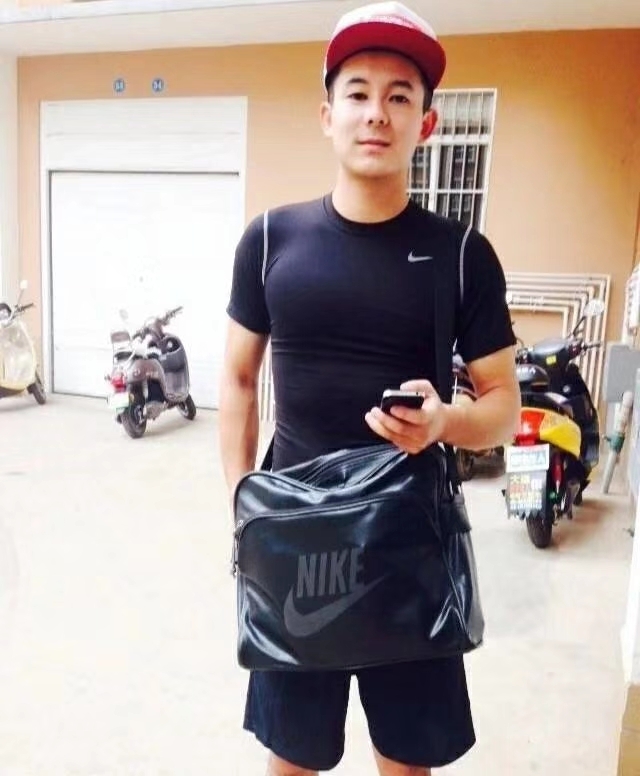 花花是只狗的第一张照片--上饶相亲服务中心