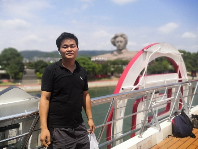 龙的传人的第一张照片--上饶相亲服务中心