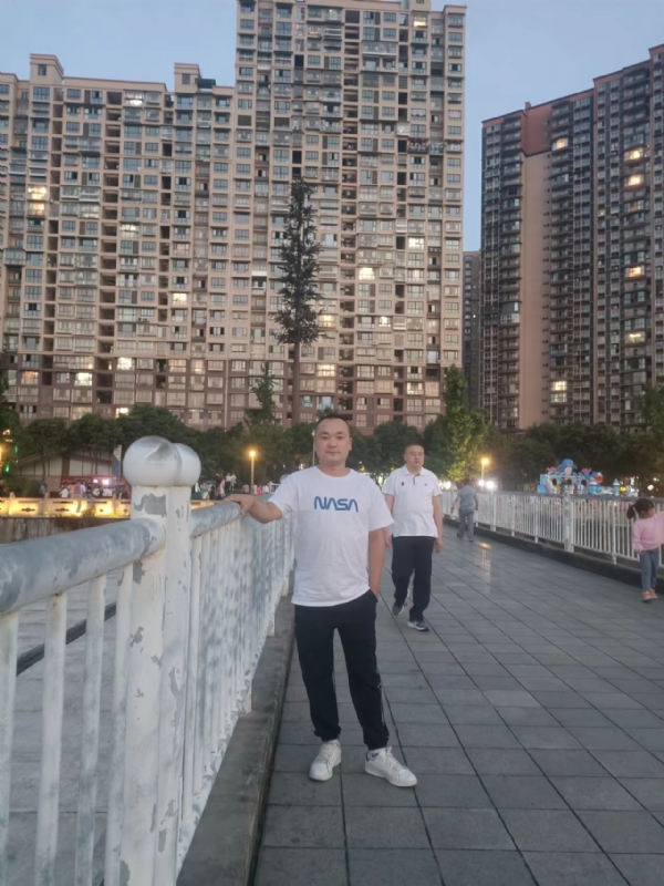 寂寞的男人的第一张照片--上饶相亲服务中心