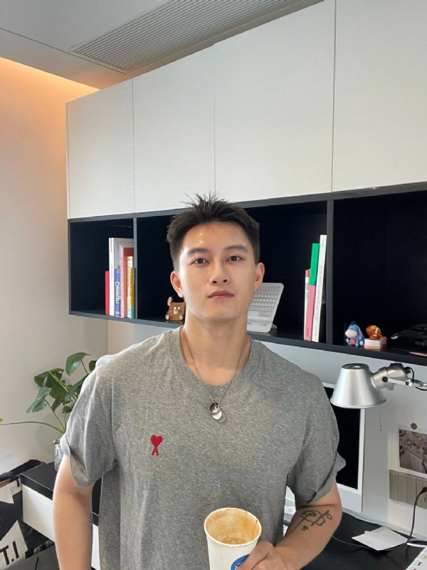 月光之下的第二张照片--上饶相亲服务中心