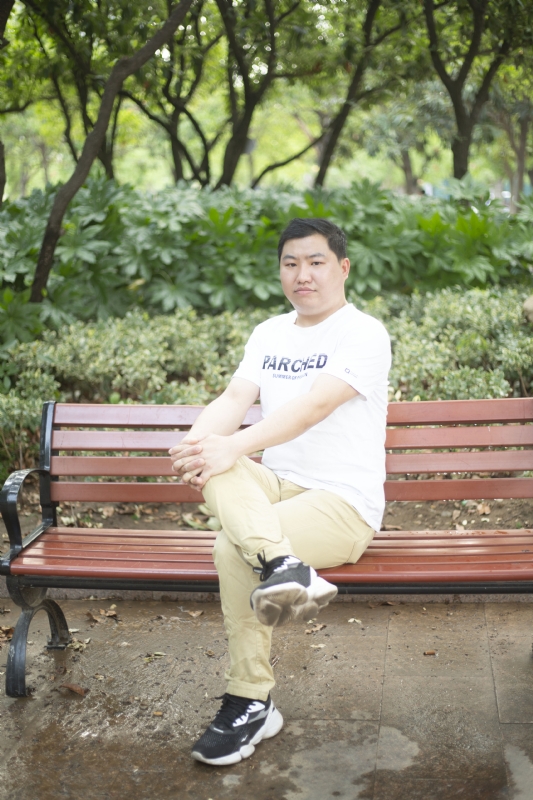 抱着鱼睡觉的猫的第一张照片--上饶相亲服务中心