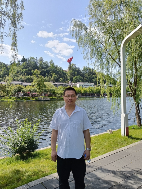 风雨相伴的第一张照片--上饶相亲服务中心