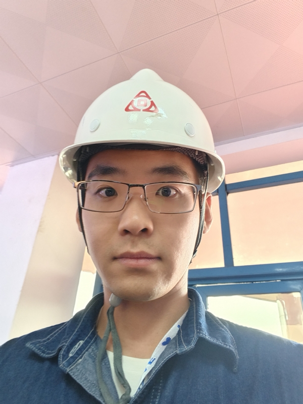 何鹏宇的第二张照片--上饶相亲服务中心