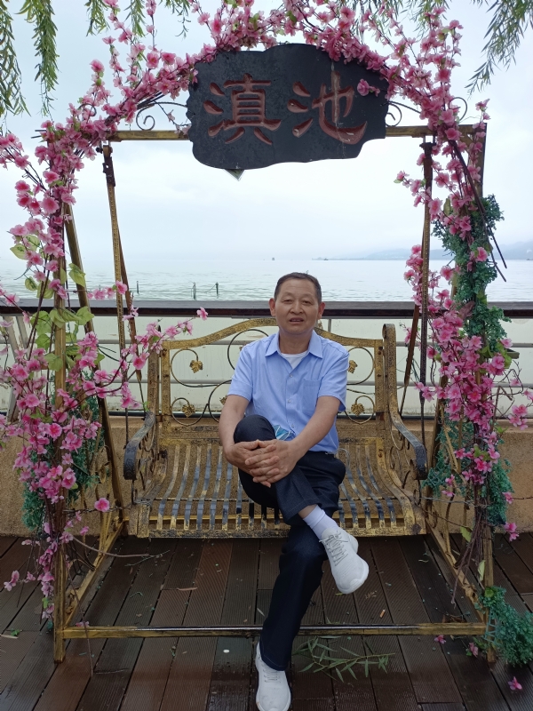 奋斗的第一张照片--上饶相亲服务中心