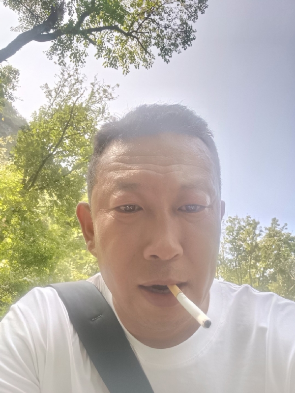 中年大叔的第一张照片--上饶相亲服务中心